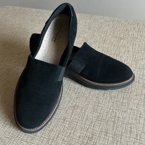 Clarks black suede loafer with cushioned insole. Size 6.5 Medium width